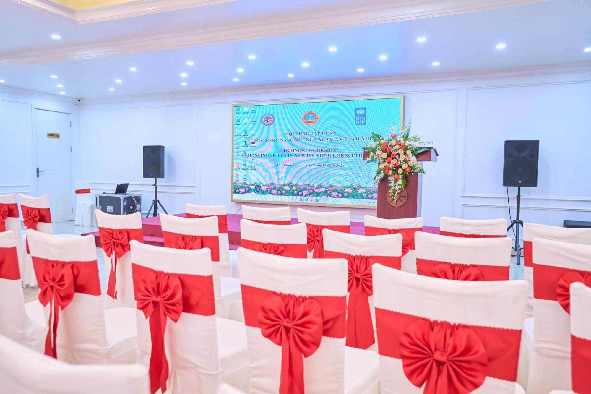 Le Haute Hotel Hai Phong Esterno foto