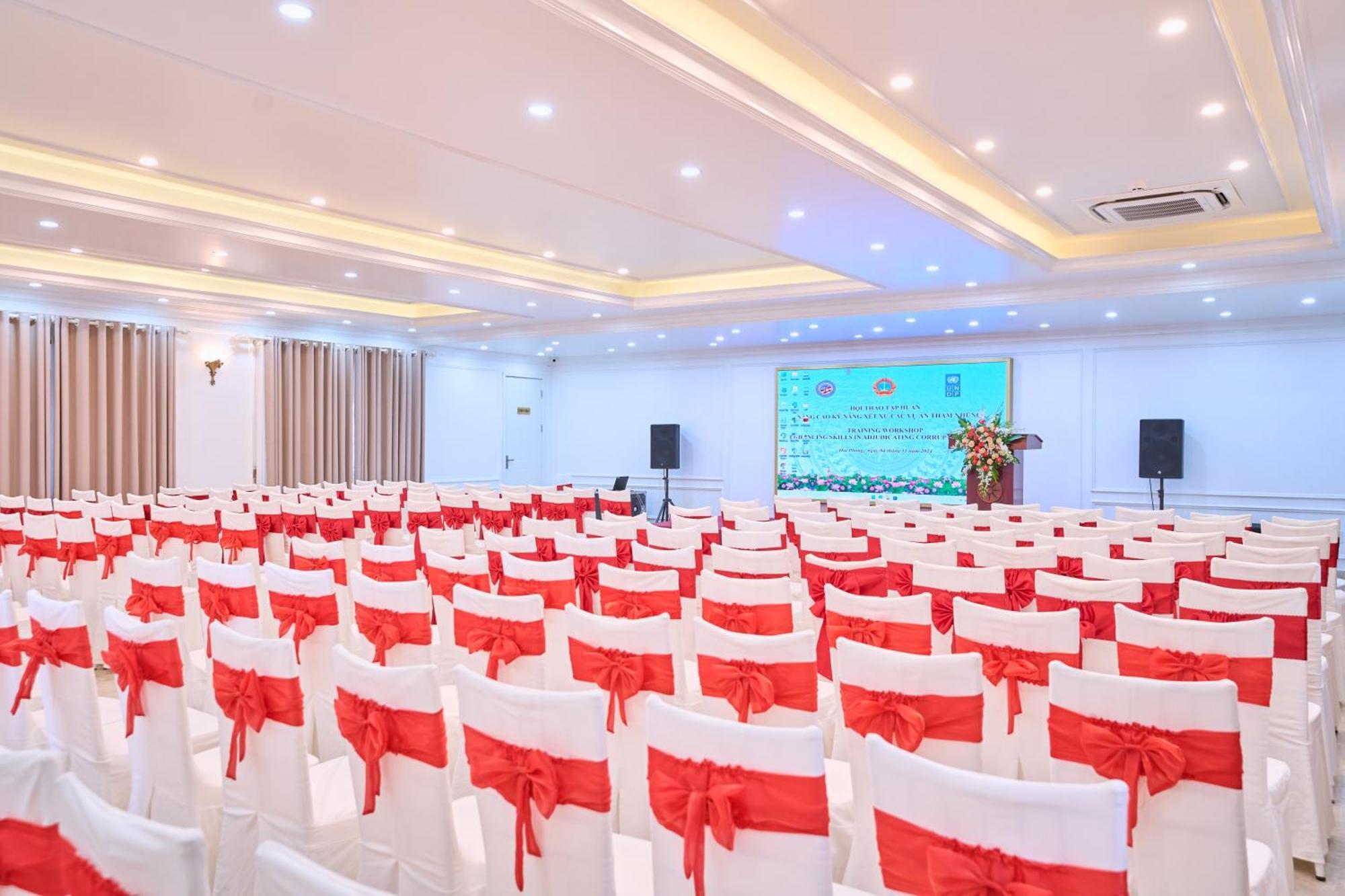Le Haute Hotel Hai Phong Esterno foto
